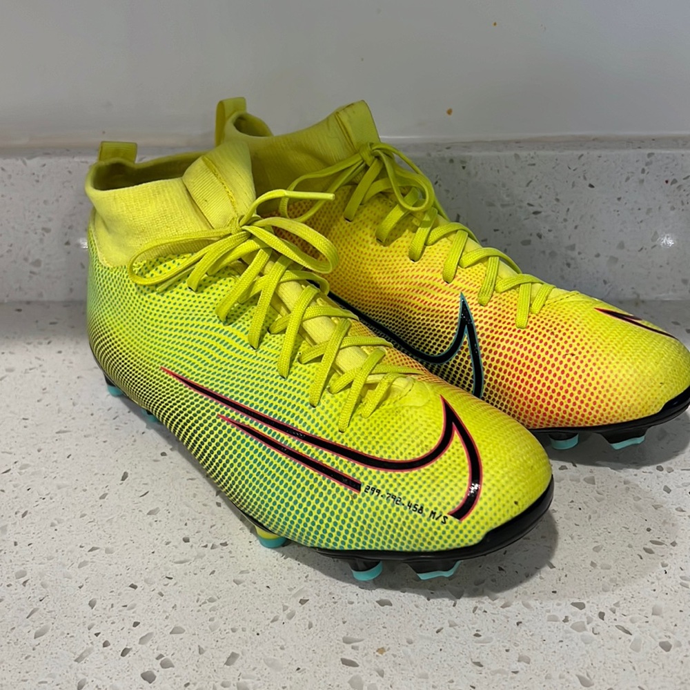 NIKE SOCCER/football cleats model MDS002 size 6y RARE neon color